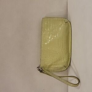 NEW - TALBOTS GREEN LEATHER EMBOSSED‎ WRISTLET HANDBAG